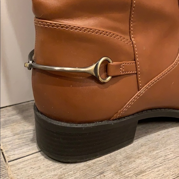 Boots - Picture 3 of 5